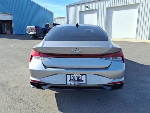 Used 2021 Hyundai Elantra SEL w/ Convenience + Premium Package image 5