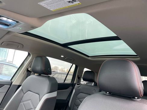 Certified 2025 Volkswagen Atlas Peak Edition SE image 27