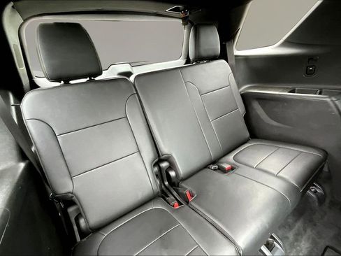 Used 2022 Chevrolet Traverse LT w/ LT Premium Package AWD/4WD image 23