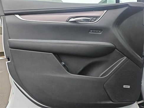 Used 2017 Cadillac XT5 Luxury image 23
