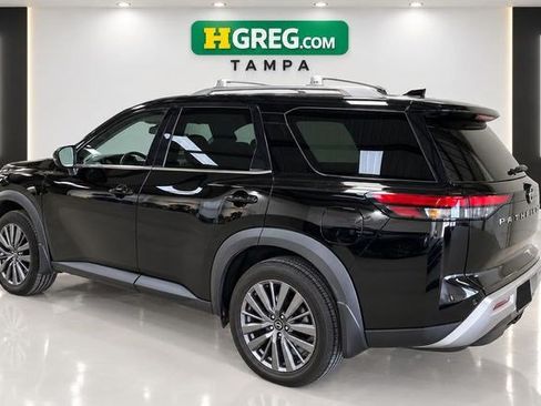 Used 2022 Nissan Pathfinder SL w/ SL Premium Package FWD image 2