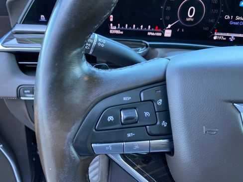 Used 2021 Cadillac Escalade Premium Luxury image 18