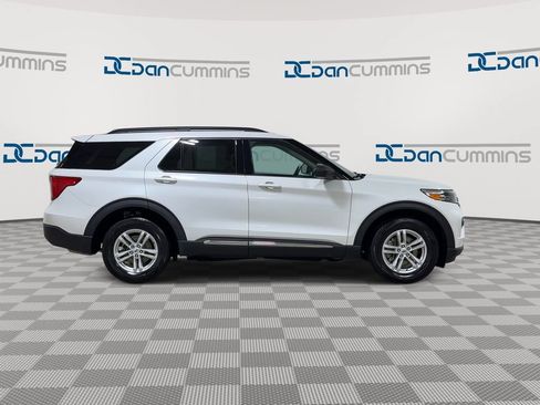 Used 2023 Ford Explorer XLT AWD/4WD image 9