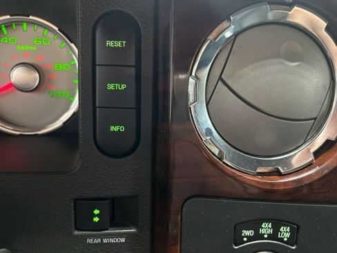 Used 2010 Ford F250 Lariat image 23