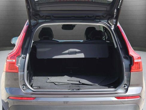 Used 2019 Volvo XC60 T5 Momentum w/ Multimedia Package image 10