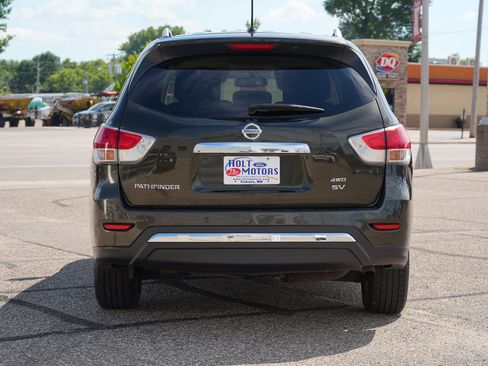 Used 2016 Nissan Pathfinder SV AWD/4WD image 4