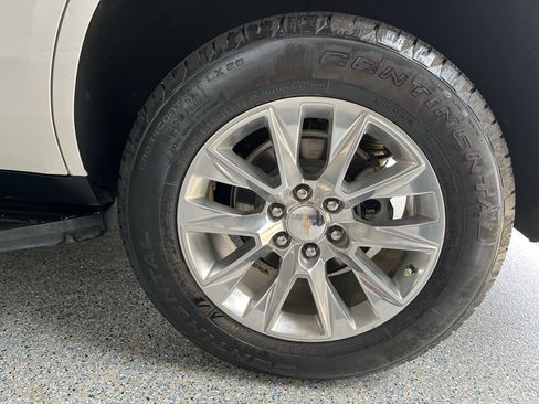 Used 2023 Chevrolet Tahoe Premier AWD/4WD image 34