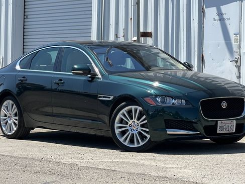Used 2017 Jaguar XF Prestige RWD image 2