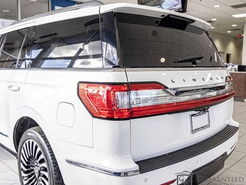 Used 2020 Lincoln Navigator Black Label w/ Cargo Convenience Package image 15