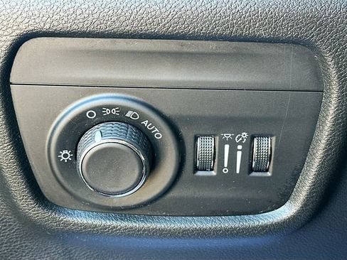 Used 2023 Jeep Grand Cherokee Laredo w/ Luxury Tech Group I image 11