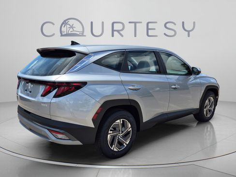 New 2026 Hyundai Tucson Blue SE FWD image 5