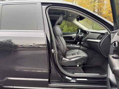 Used 2022 Volvo XC90 T5 Momentum w/ Climate Package image 27