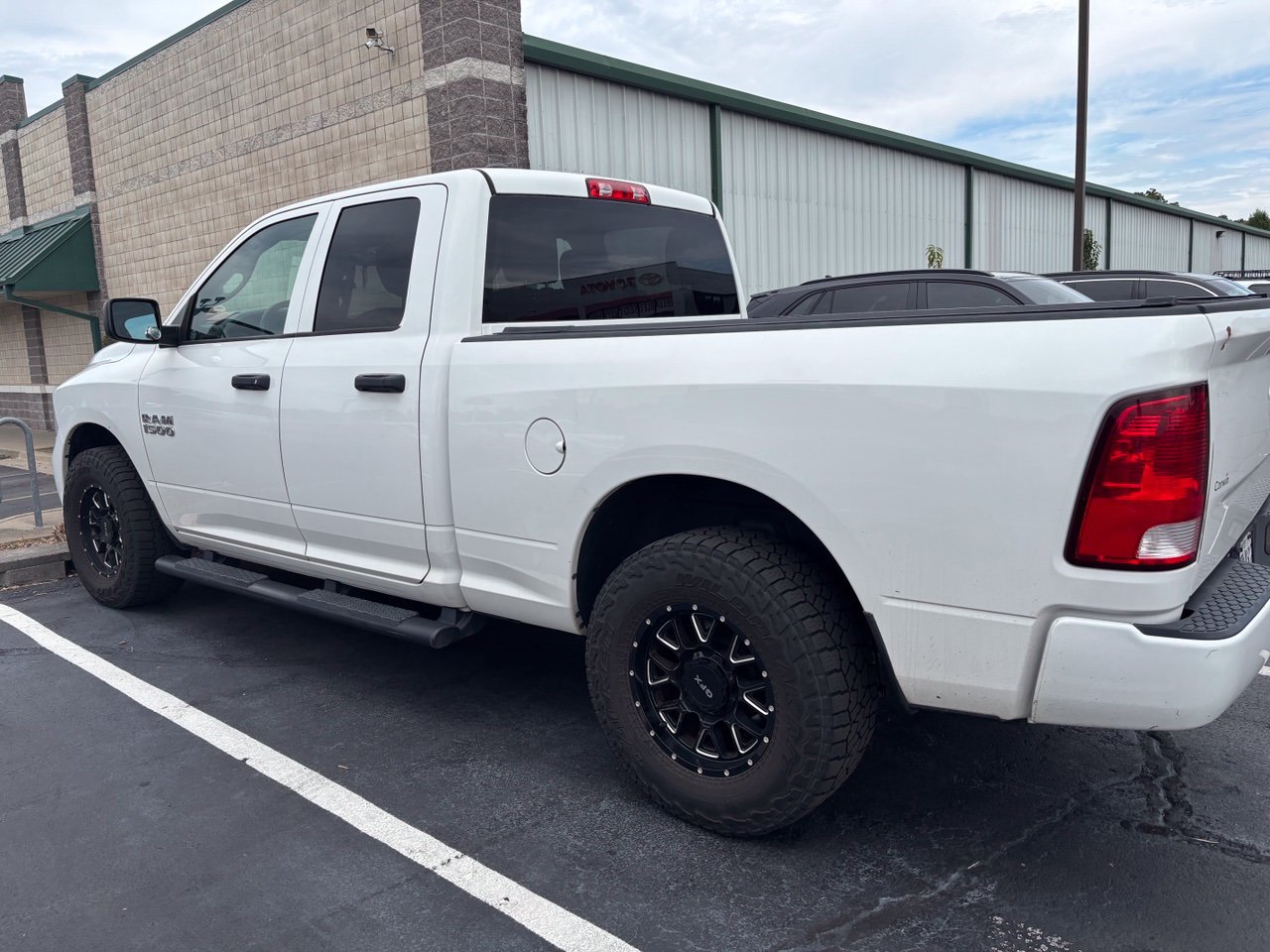 Used 2017 RAM 1500 Express AWD/4WD image 3