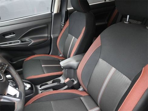 New 2025 Nissan Versa SR w/ Trunk Package image 19