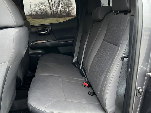 Used 2018 Toyota Tacoma TRD Sport image 22