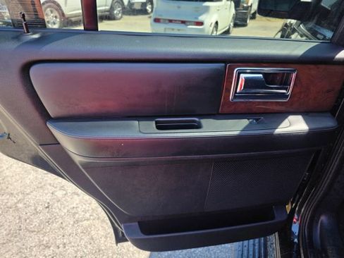 Used 2015 Lincoln Navigator 4WD image 19