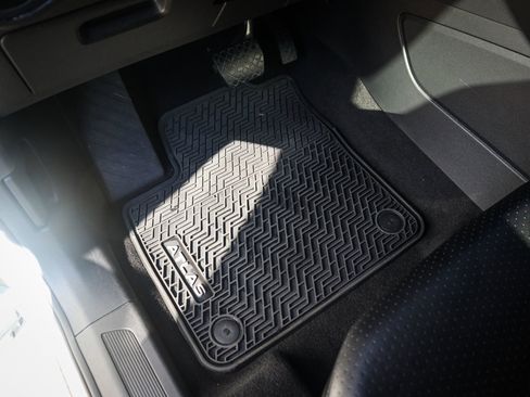 Used 2022 Volkswagen Atlas Cross Sport SE image 16