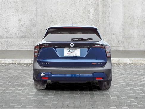 New 2025 Nissan Kicks SR image 9