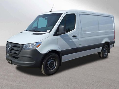 Used 2025 Mercedes-Benz Sprinter 2500 image 7