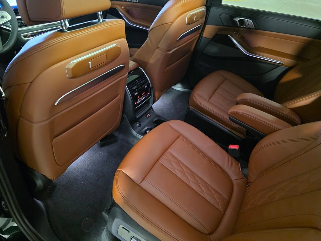 New 2026 BMW ALPINA XB7 AWD/4WD image 13