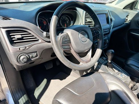 Used 2020 Jeep Cherokee Latitude Plus image 25