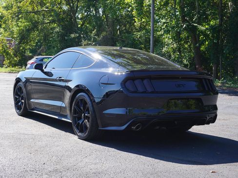 Used 2017 Ford Mustang GT Premium w/ Black Accent Package RWD image 8