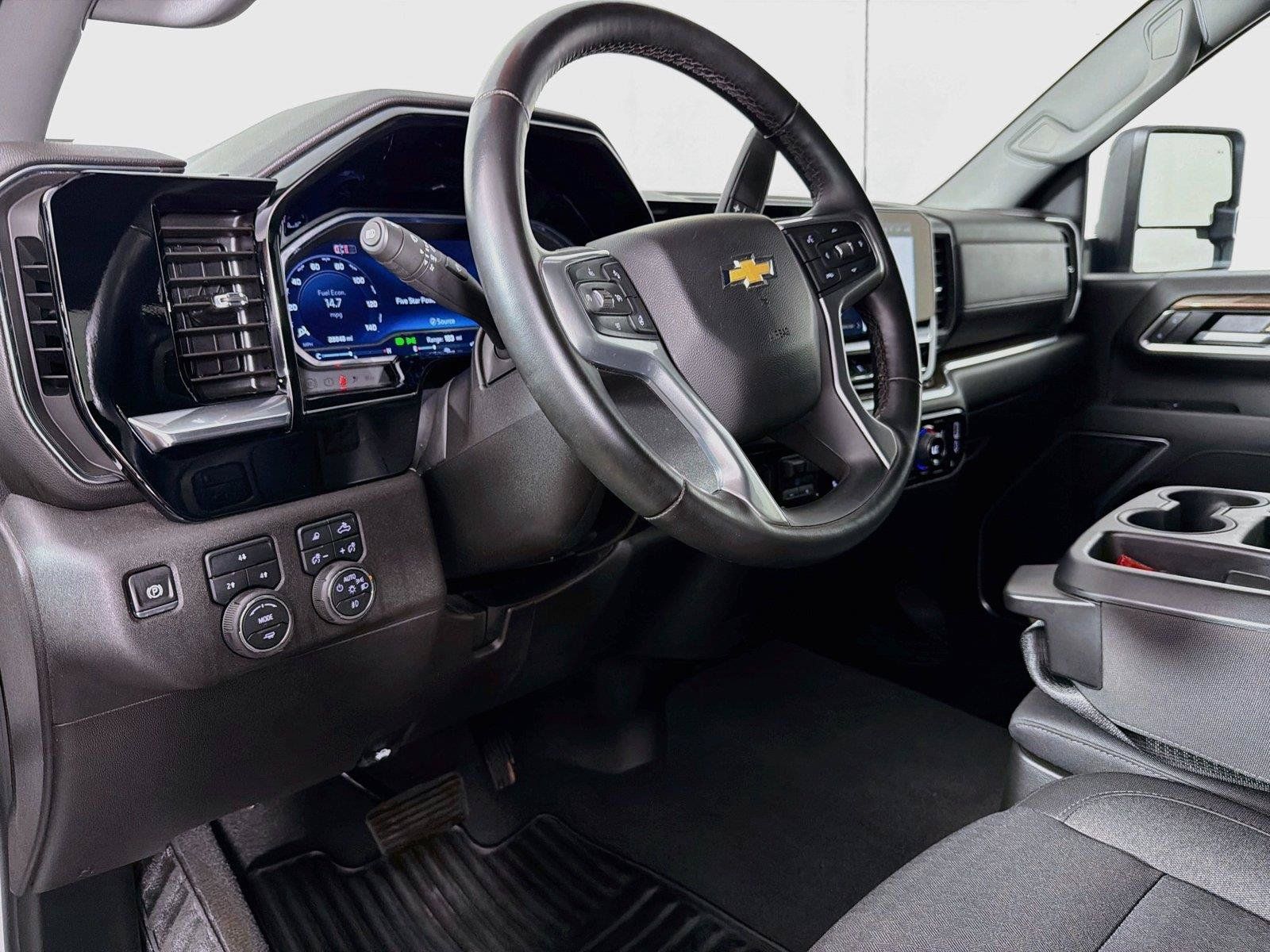 Used 2025 Chevrolet Silverado 3500 LT w/ Safety Package AWD/4WD image 16
