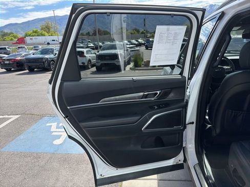 Certified 2025 Kia Telluride SX Prestige X-Line AWD/4WD image 21