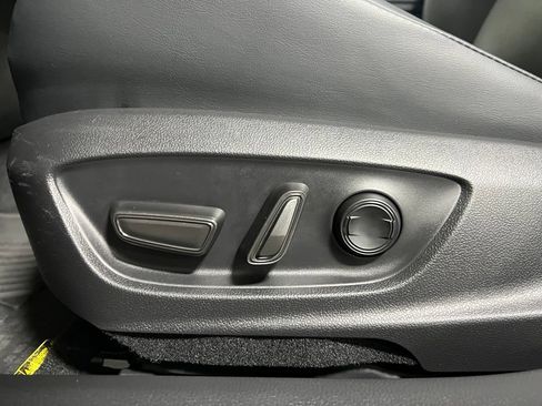 Certified 2023 Toyota Prius XLE FWD image 13