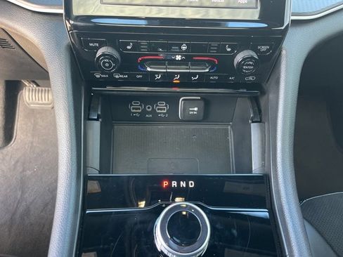 Used 2024 Jeep Grand Cherokee Altitude image 27