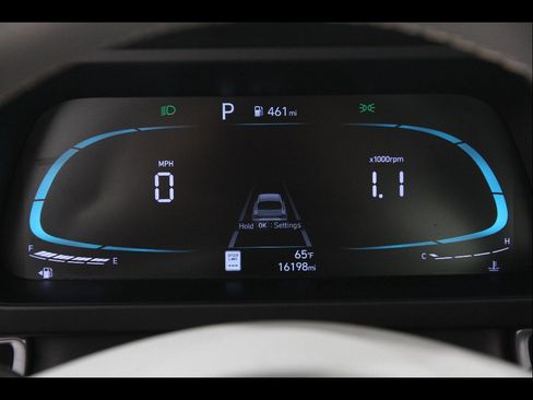 Certified 2025 Hyundai Elantra Sport FWD image 8