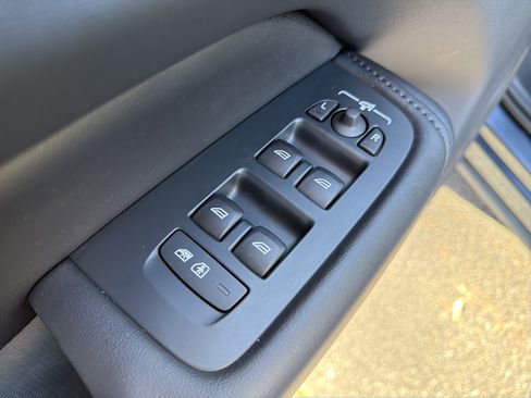 Certified 2025 Volvo XC60 B5 Plus image 15