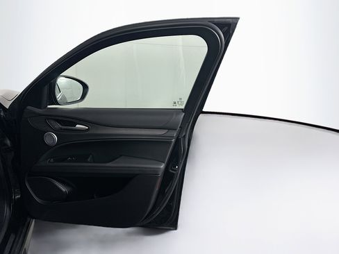Used 2022 Alfa Romeo Stelvio Ti image 35