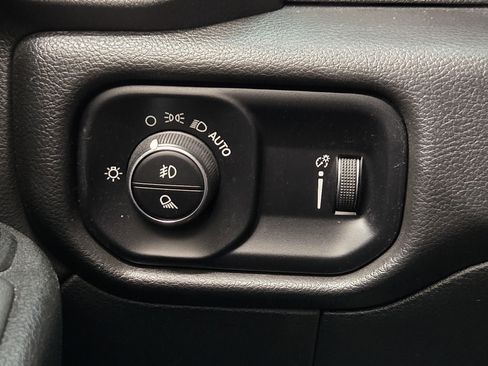 Used 2023 RAM 2500 Tradesman w/ Chrome Appearance Group image 21