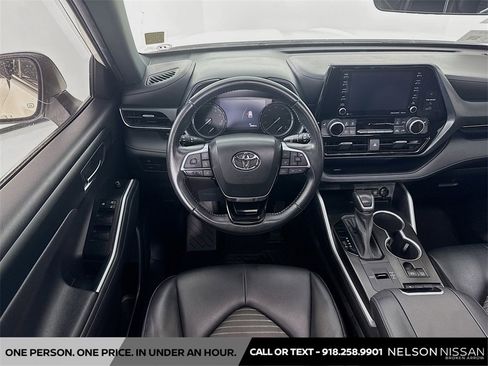 Used 2021 Toyota Highlander XSE image 22
