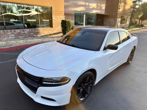 Used 2018 Dodge Charger SXT w/ Blacktop Package image 5