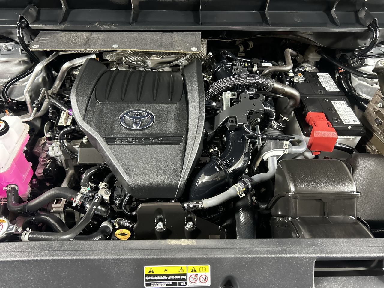 Used 2024 Toyota Highlander XLE FWD image 12