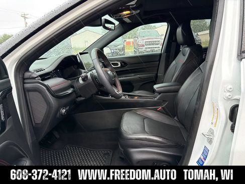 Used 2023 Jeep Compass Trailhawk w/ Trailhawk Elite Group AWD/4WD image 9
