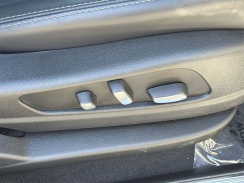 Used 2025 Cadillac XT5 Premium Luxury image 35