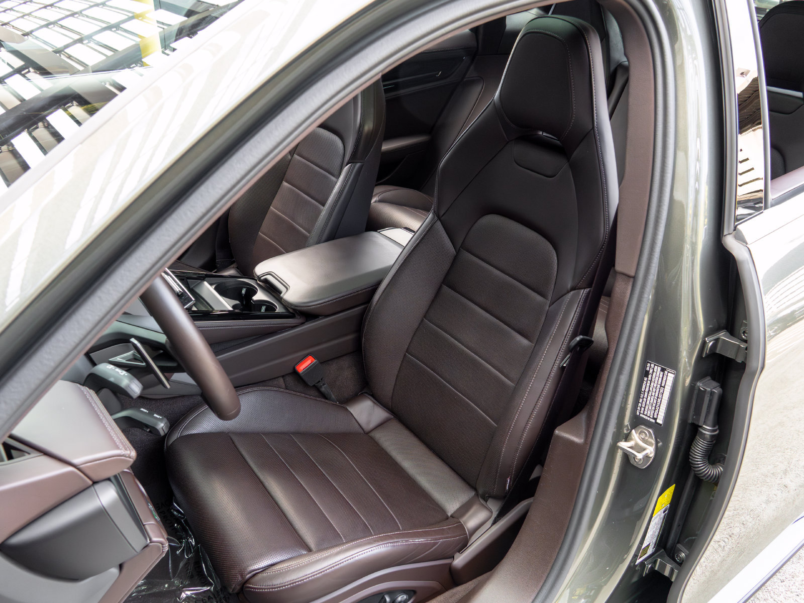 Certified 2024 Porsche Panamera image 5