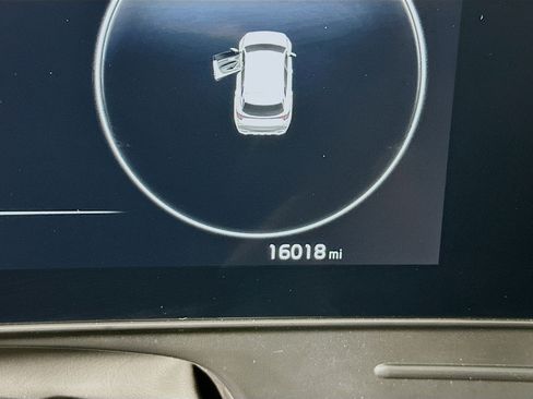 Used 2025 Kia Sportage SX image 18