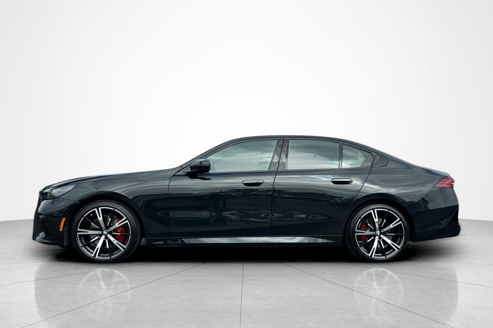 Used 2026 BMW 530i w/ M Sport Package RWD image 2