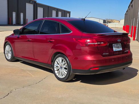 Used 2017 Ford Focus Titanium image 3