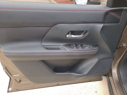 Certified 2025 Nissan Kicks SR FWD image 18