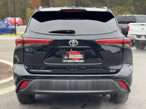 Used 2021 Toyota Highlander XLE image 9