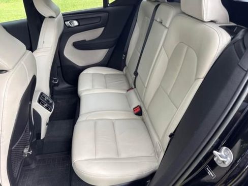 Used 2023 Volvo XC40 B5 Ultimate w/ Protection Package Premier AWD/4WD image 4