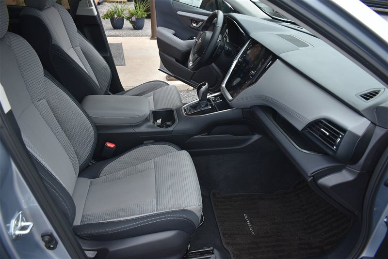 Used 2024 Subaru Outback Premium AWD/4WD image 27