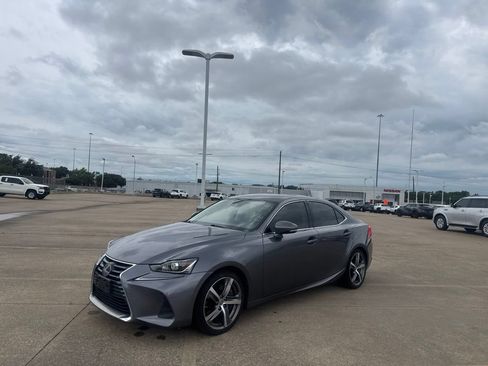 Used 2017 Lexus IS 200t w/ Premium Package RWD image 9