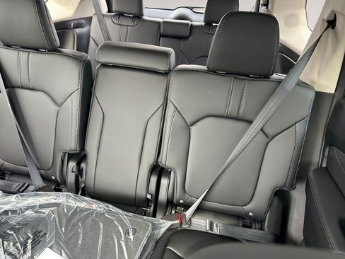 New 2026 Honda Pilot Touring image 13