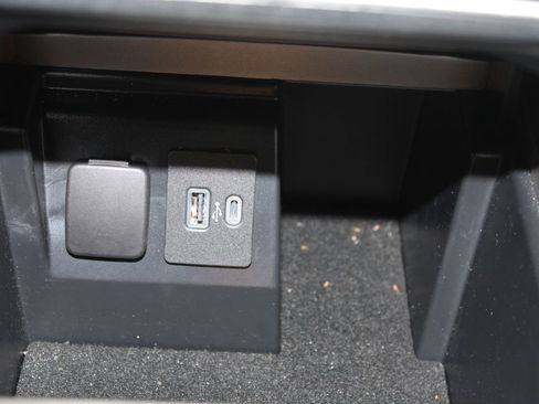 Used 2021 Ford Explorer XLT w/ Equipment Group 202A image 47